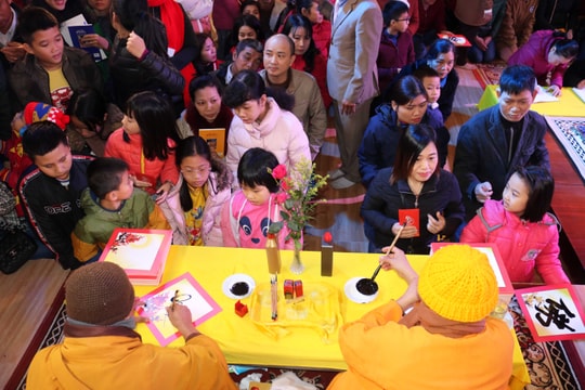 Ý nghĩa lễ khai bút cho chữ đầu Xuân tại chùa Đức Hậu