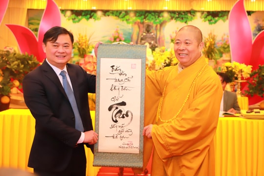 Bí thư Tỉnh ủy, Chủ tịch UBND tỉnh dự Lễ khai bút đầu xuân tại chùa Đại Tuệ