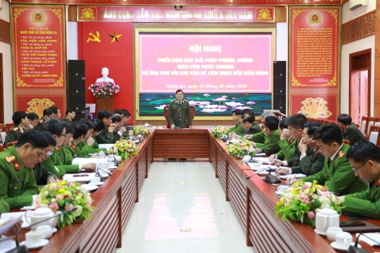 Tướng Nguyễn Hữu Cầu chỉ đạo CSGT hạn chế đo nồng độ cồn phòng chống dịch virus Corona