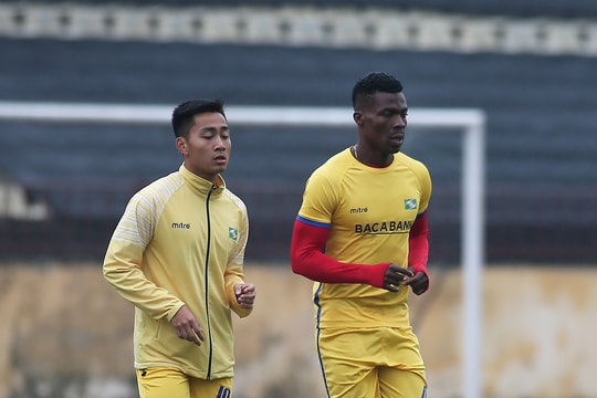 Hồ Tuấn Tài và ngoại binh lập công, SLNA thắng đậm giao hữu Hà Tĩnh 