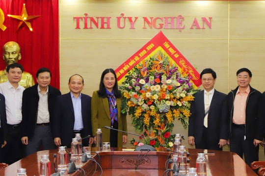 Các cơ quan, tổ chức chúc mừng Tỉnh ủy nhân kỷ niệm 90 năm Ngày thành lập Đảng