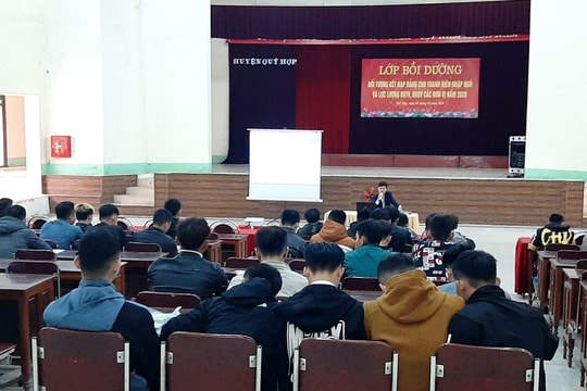 Bồi dưỡng lý luận chính trị cho thanh niên lên đường nhập ngũ