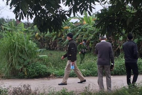 Phát hiện thi thể nam giới phân hủy nặng trong bụi chuối