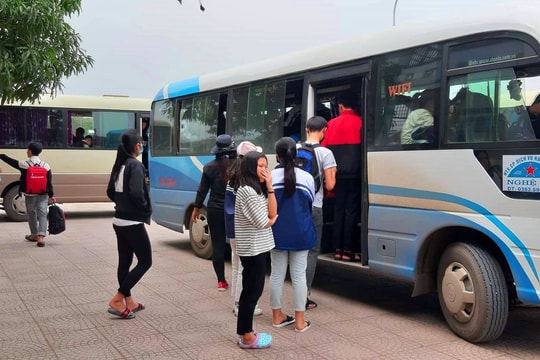 Hiệu trưởng Trường PT DTNT 2 chịu trách nhiệm về việc để học sinh nghỉ học muộn