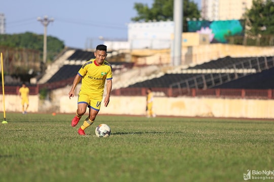 Cơ hội mới của tiền vệ Bùi Đình Châu ở SLNA