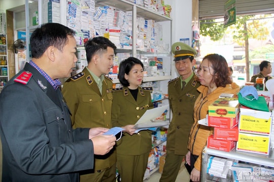 Quản lý thị trường Nghệ An xử phạt 8 cơ sở kinh doanh tăng giá khẩu trang