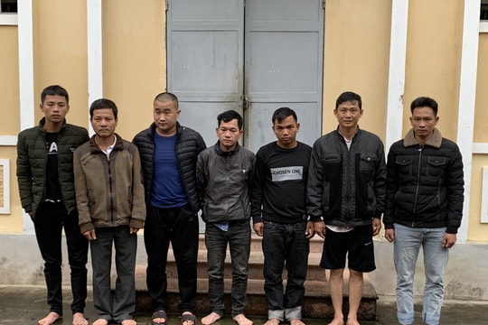 Bắt 7 đối tượng đánh bạc trong nhà thờ họ ngày rằm