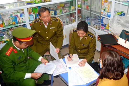 Thêm 1 nhà thuốc ở Nghệ An bị tạm đình chỉ hoạt động do tăng giá bán khẩu trang