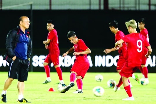 HLV Park chuẩn bị cho trận gặp Malaysia ra sao? Messi lập hat-trick kiến tạo giúp Barca ngược dòng