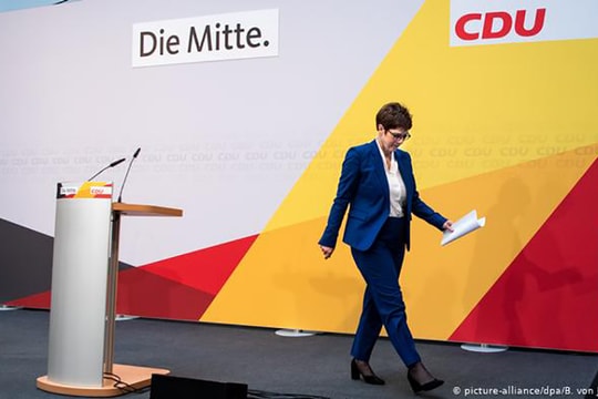 'Chệch đường ray' trong chuyển giao quyền lực ở Đức