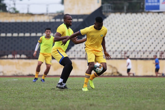 Ngoại binh chấn thương, Sông Lam Nghệ An thử việc tuyển thủ Canada