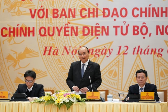 Thủ tướng Nguyễn Xuân Phúc: Xây dựng Chính phủ điện tử phải đi liền với sắp xếp tổ chức bộ máy 