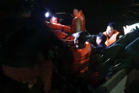 Nghệ An: Cấp cứu kịp thời ngư dân bị thương nặng trên biển