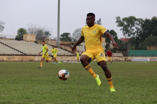 Sông Lam Nghệ An cần một cầu thủ ngoại cho vị trí tiền vệ trung tâm? 