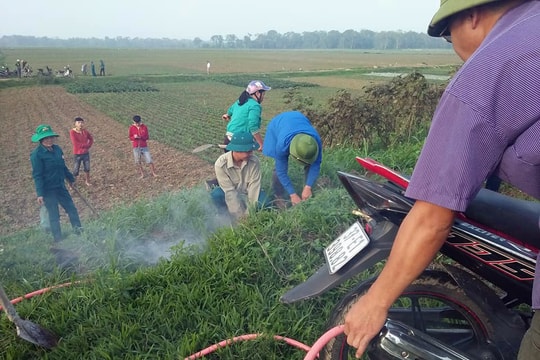 Nông dân Thanh Chương dùng khói ống bô xe máy bắt chuột