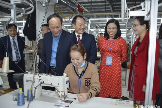 Thực hiện nghiêm túc Chỉ thị của Ban Bí thư về xây dựng quan hệ lao động trong tình hình mới