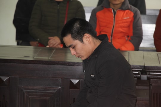 Lĩnh án do tiện thể 'xin' ma túy về xài khi đến chuộc điện thoại cầm cố