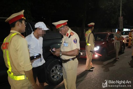 Xử phạt gần 38 triệu đồng người đàn ông lái xe sử dụng ma túy và giấy đăng ký xe hết hạn 