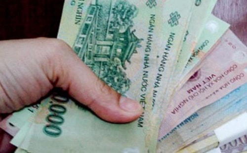 Bắt nhóm thanh niên bảo kê chợ hoa Tết ở thành phố Vinh