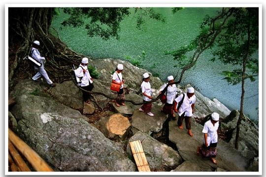 Rèn đức, luyện tài để xây y đức