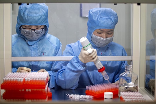 5 loại thuốc được thử nghiệm chữa viêm phổi corona