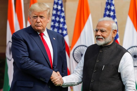 Thăm Ấn Độ, Trump 'tiết lộ' New Delhi sẽ chi 3 tỷ USD mua trực thăng tấn công của Mỹ