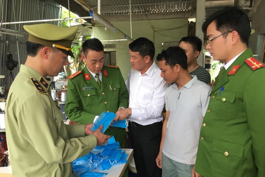 Chủ lò mổ lợn ở Nghệ An sản xuất khẩu trang y tế giả