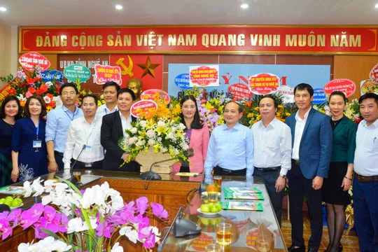 Đoàn đại biểu Quốc hội, HĐND tỉnh thăm, chúc mừng các đơn vị ngành y tế