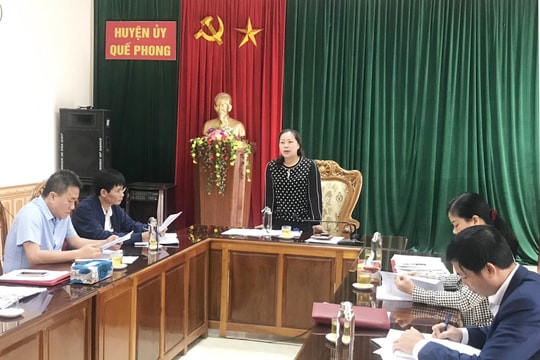 Trưởng Ban Tuyên giáo Tỉnh ủy làm việc tại huyện Quế Phong