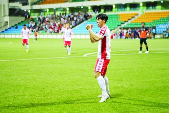 Công Phượng 'tỏa sáng', thầy Park mừng thầm; Man City gây sốc tại Bernabeu