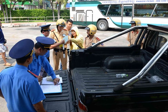 Thanh tra giao thông nhận tiền của người vi phạm sẽ bị buộc thôi việc