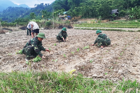 'Khuyến nông viên' trên bản biên giới 