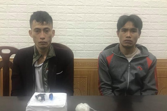 Hai con nghiện vận chuyển thuê ma túy để sử dụng miễn phí bị sa lưới