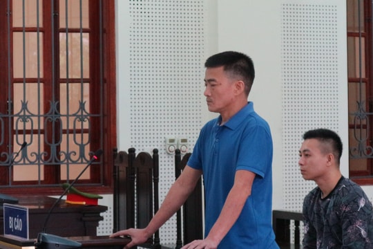 Chồng chết, con gái đau lòng tiễn bố đẻ là thủ phạm vào tù