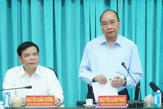 Thủ tướng: Vaccine có sẵn của Việt Nam là tinh thần kiên cường, vượt khó