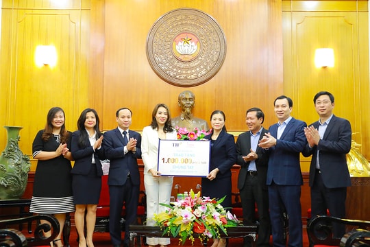 Tập đoàn TH tặng 1 triệu ly sữa tươi cho người cách ly và y, bác sĩ phòng, chống dịch Covid-19