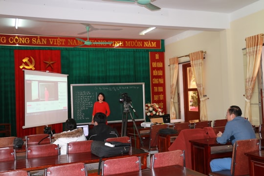 Nghệ An xem xét việc dạy trực tuyến trên truyền hình cho học sinh cuối cấp