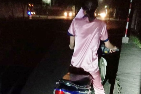 2 đối tượng dùng dao khống chế nữ công nhân để cướp tiền