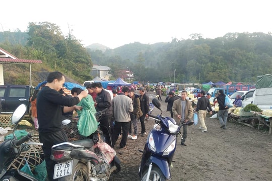 Kỳ Sơn tạm dừng họp chợ biên giới Nậm Cắn để ngăn dịch Covid-19