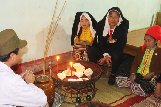 Lễ làm vía cho cô dâu mới của cộng đồng người Thái Nghệ An