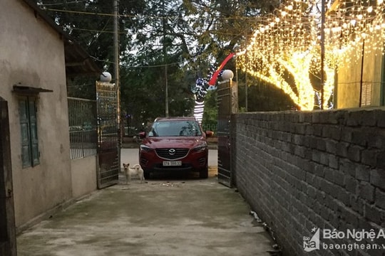 Nghệ An: Khởi tố 2 bố con sau vụ bác sỹ bị đánh vì phản ứng việc quán trà chanh đỗ xe chắn lối đi