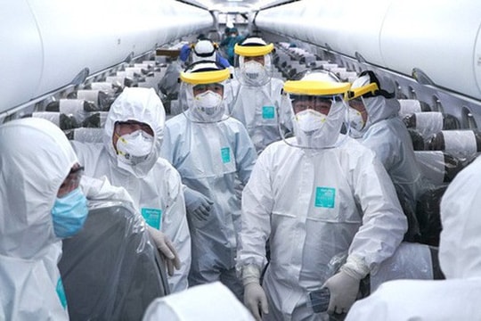 Nữ tiếp viên Vietnam Airlines về từ Anh dương tính Covid-19