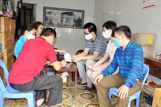 Người dân TP Vinh ký cam kết cung cấp thông tin về người thân ở nước ngoài