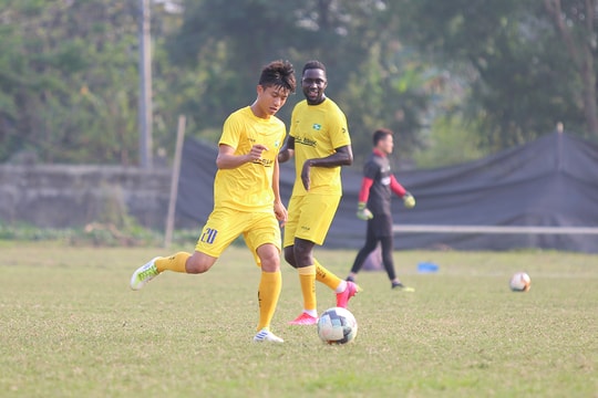 GĐKT Nguyễn Đức Thắng chỉ ra lợi thế của SLNA trước trận B. Bình Dương