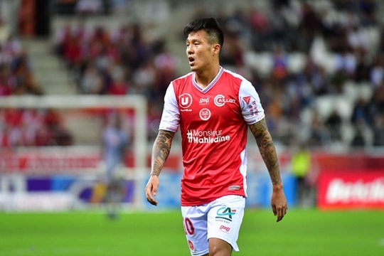 Cầu thủ chuyên nghiệp đầu tiên của châu Á nhiễm virus Corona; HLV của Sài Gòn FC bất ngờ từ chức