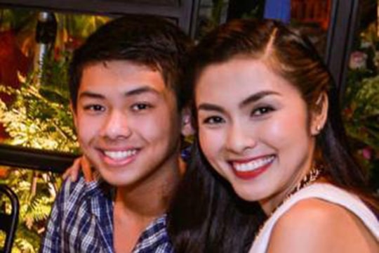 Cậu út nhà chồng Hà Tăng sau 19 ngày tự cách ly ở Anh giờ ra sao?