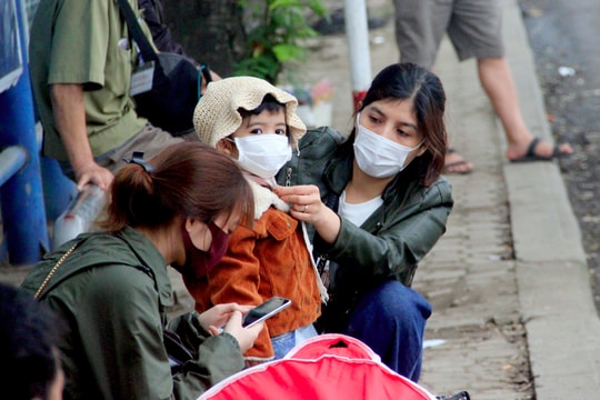 Nghệ An: Ngày đầu chấp hành quy định đeo khẩu trang nơi công cộng 