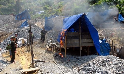 Giải cứu 11 phu vàng Nghệ An bị chủ bãi giam giữ, đánh đập vì bỏ trốn