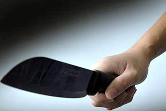 Vào công trường trộm xe rùa, còn chém thôn đội trưởng