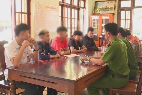 Nam sinh lớp 10 đâm mù mắt người đi đường chỉ vì tiếng nẹt pô